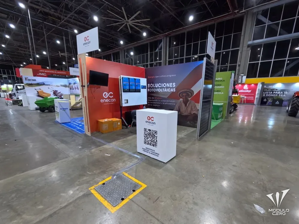 Stand con paneles gráficos y mostrador